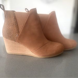 Toms Kelsey Suede Wedge